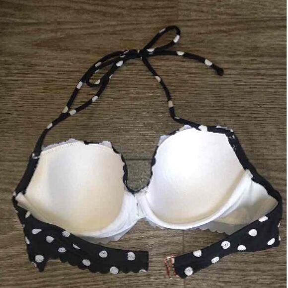 ✨HP✨VS Polka Dot Scalloped Bikini Top✨ - Picture 6 of 7